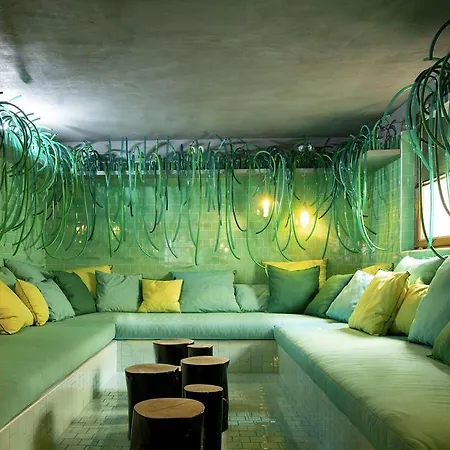 25hours Piazza San Paolino 4*