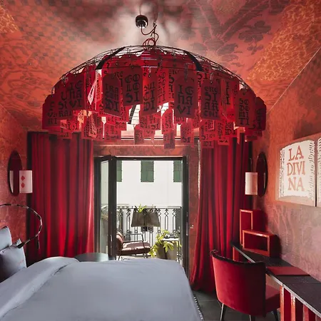 Hotel 25hours Piazza San Paolino 4*