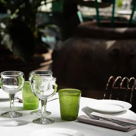 25hours Piazza San Paolino 4*