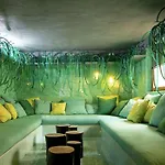 25hours Piazza San Paolino 4*