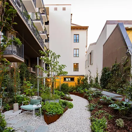 25hours Piazza San Paolino 4*