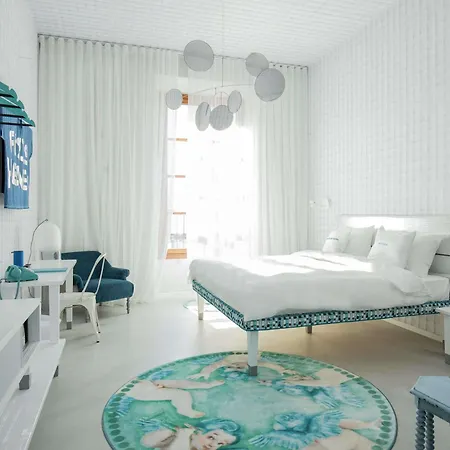 25hours Piazza San Paolino 4*