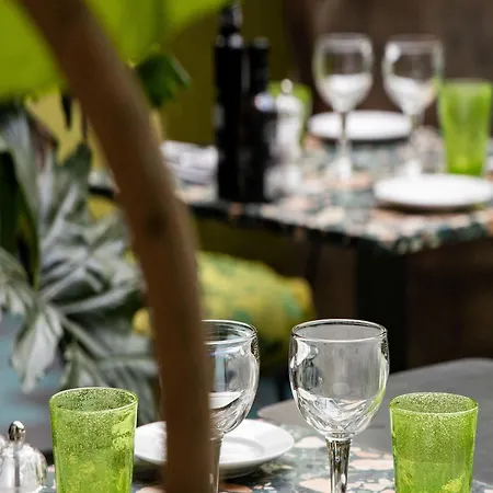 Hotell 25hours Piazza San Paolino