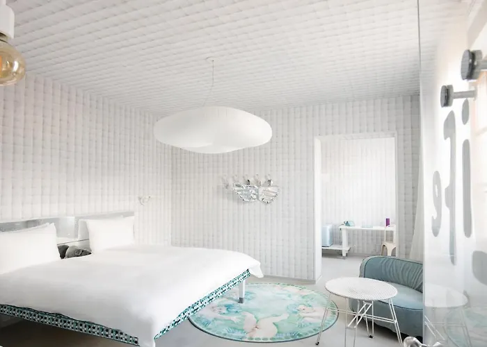 Hotel 25hours Piazza San Paolino