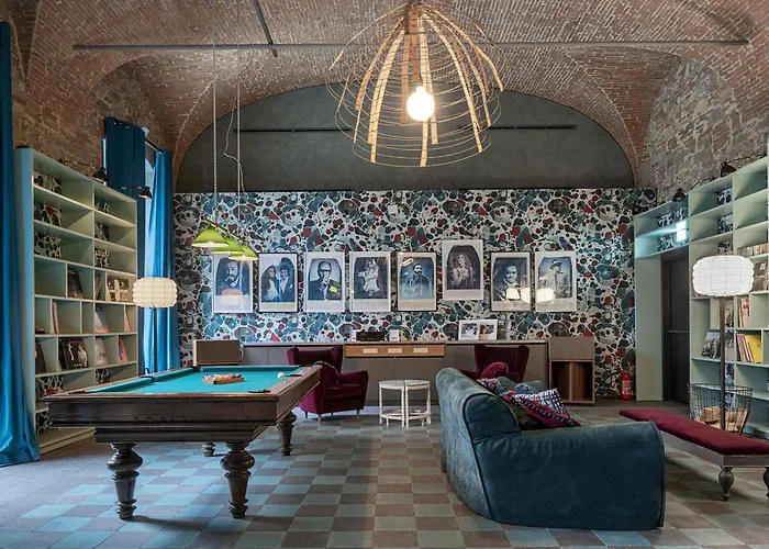 25hours Piazza San Paolino 4*