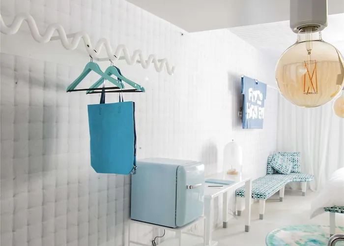 Hotel 25hours Piazza San Paolino 4*