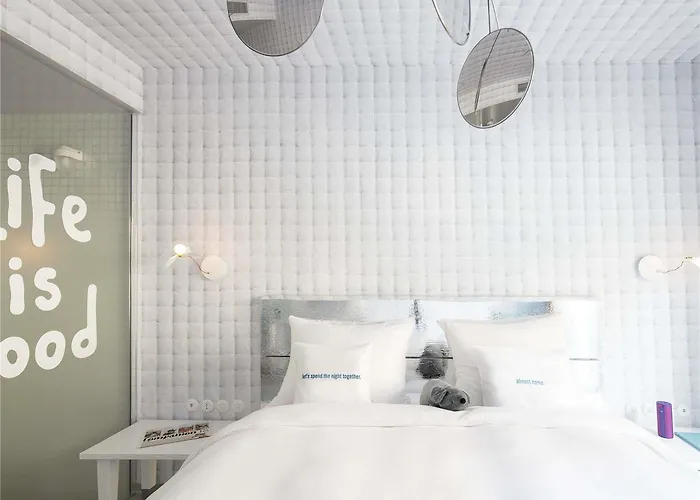 25hours Piazza San Paolino Hotel 4*