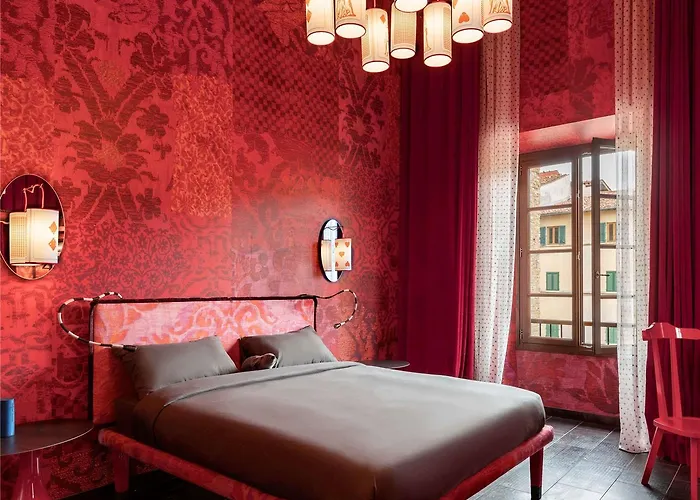 25hours Piazza San Paolino