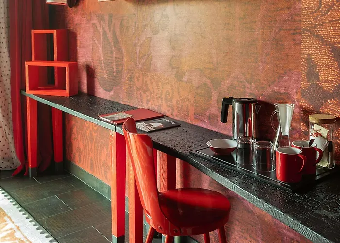 Hotel 25hours Piazza San Paolino 4*