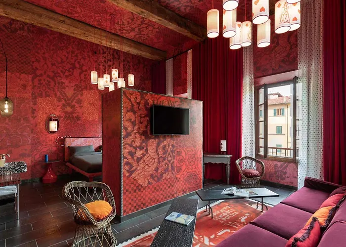 25hours Piazza San Paolino Hotel 4*