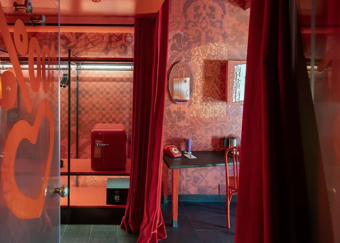 Hotel 25hours Piazza San Paolino 4*