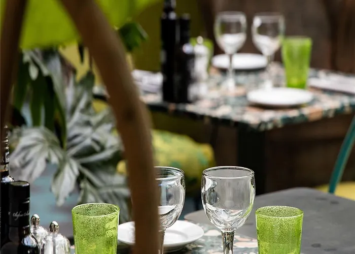 25hours Piazza San Paolino 4*