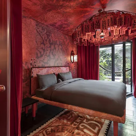 25hours Piazza San Paolino 4*