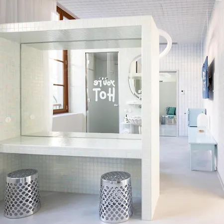 25hours Piazza San Paolino 4*