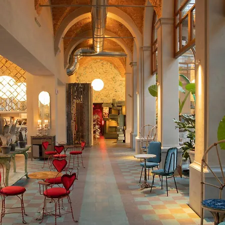 25hours Piazza San Paolino 4*