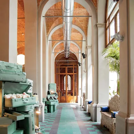 25hours Piazza San Paolino